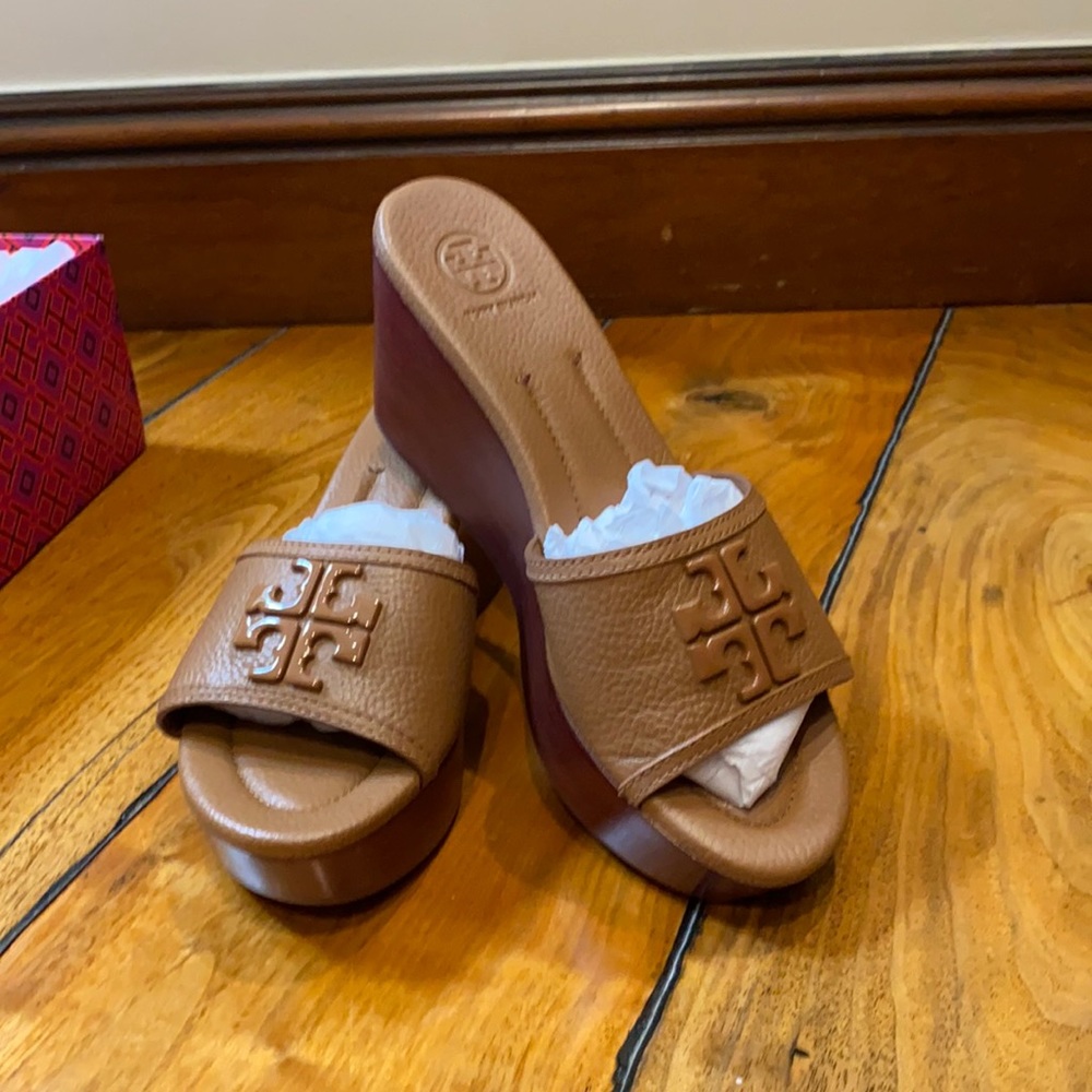 NWT Tory Burch slides. Tan size 7